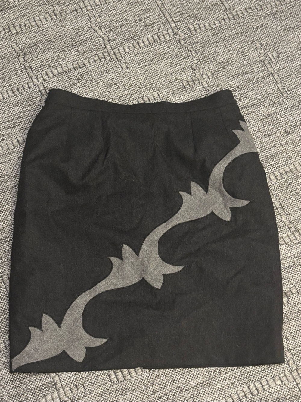 Guy Laroche Black Pencil Skirt with Gray Appliqué Swirl